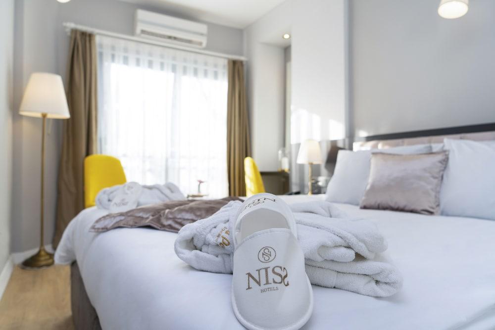 Otel Niss Lara 3*